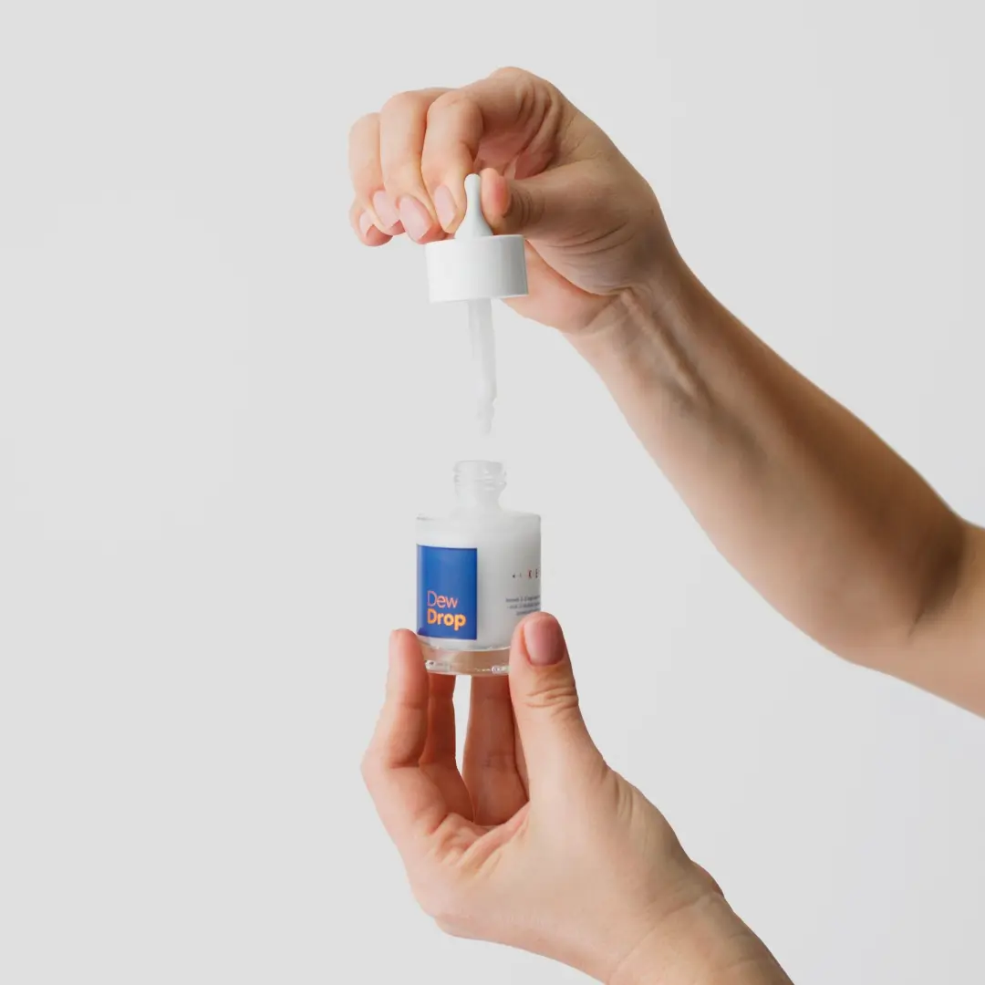 Nanošenje Key Molecule Dew Drop seruma pomoću pipete